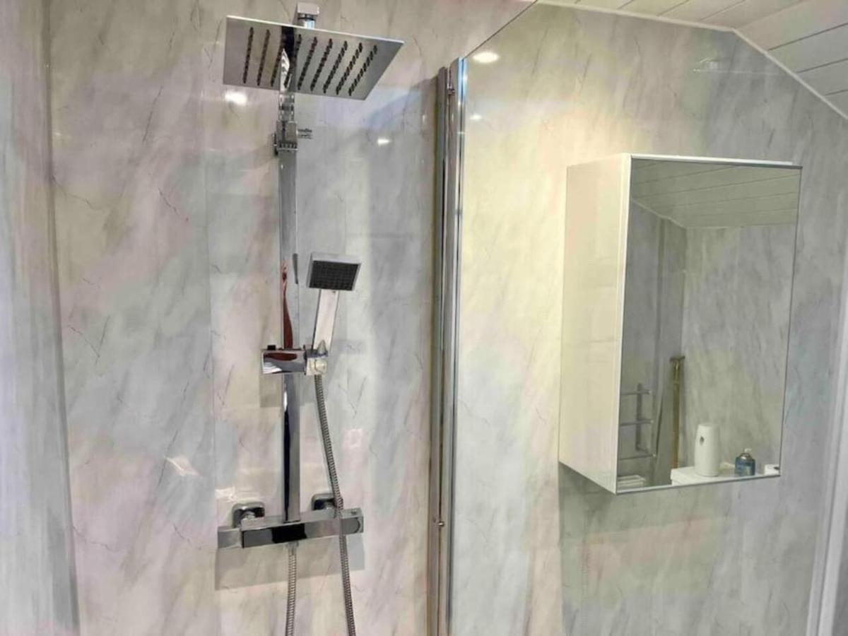 Spacious 3 Bedroom Home In Glasgow - Free Parking Екстериор снимка