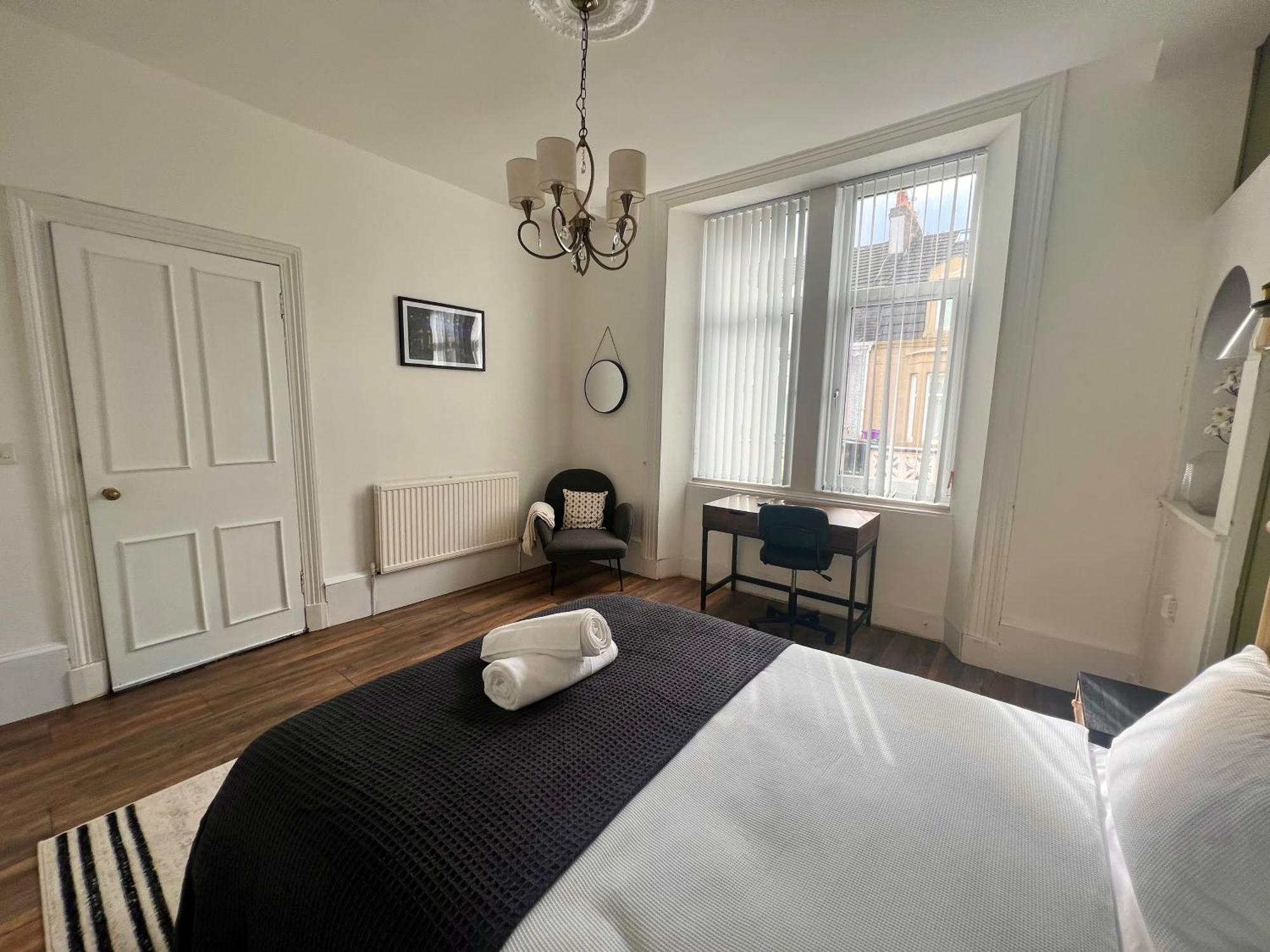Spacious 3 Bedroom Home In Glasgow - Free Parking Екстериор снимка