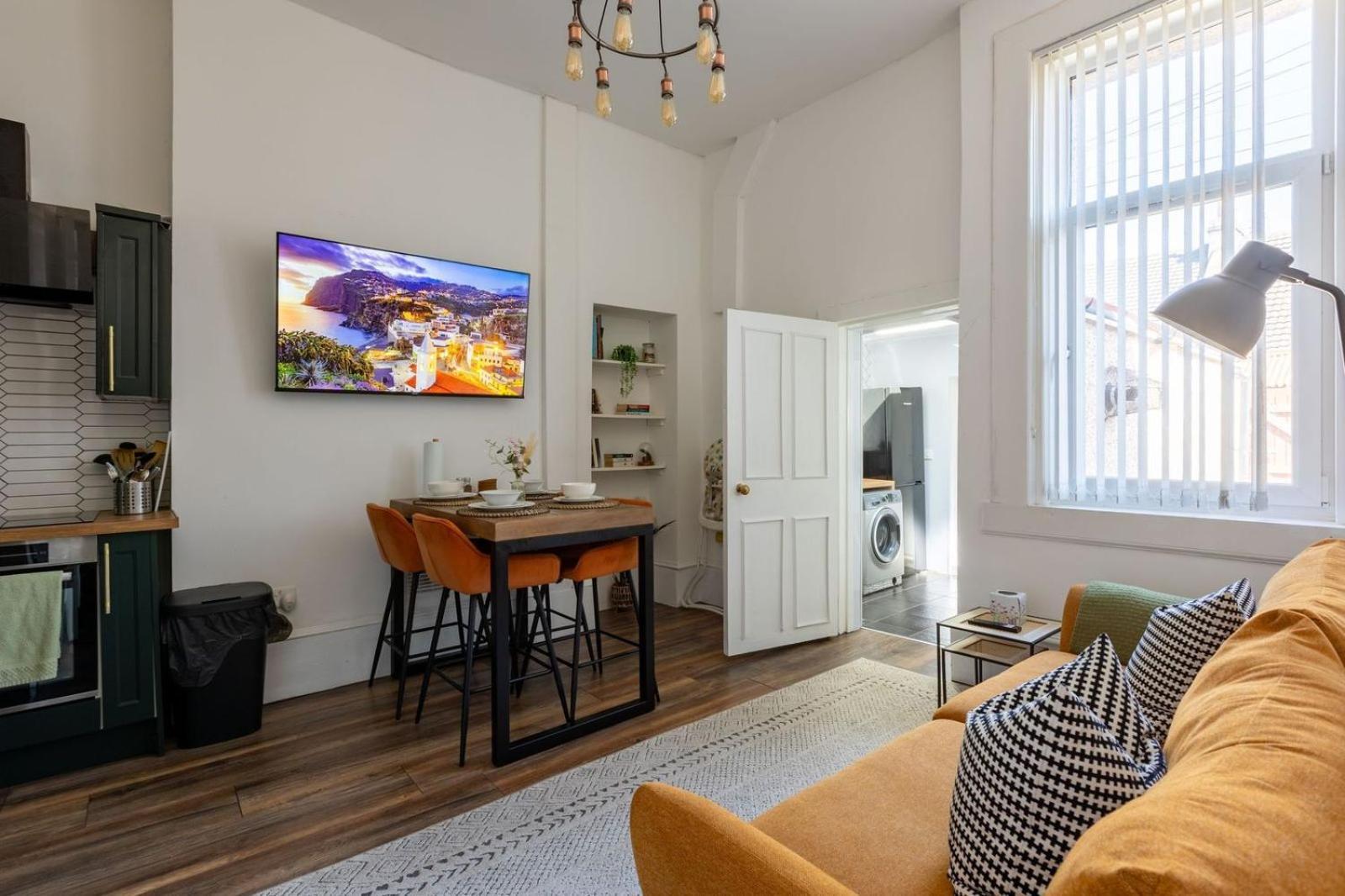 Spacious 3 Bedroom Home In Glasgow - Free Parking Екстериор снимка
